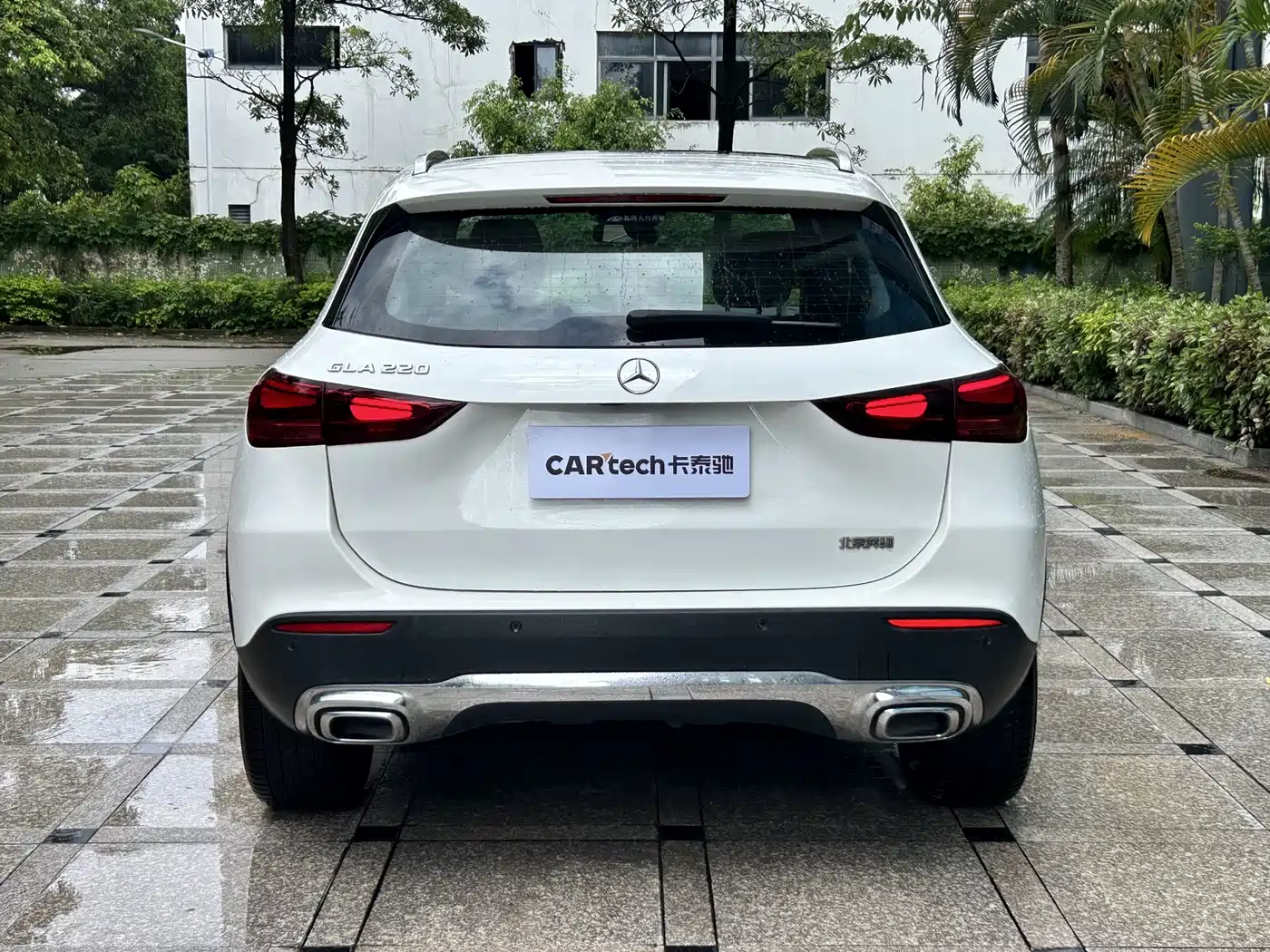 MERCEDES-BENZ GLA