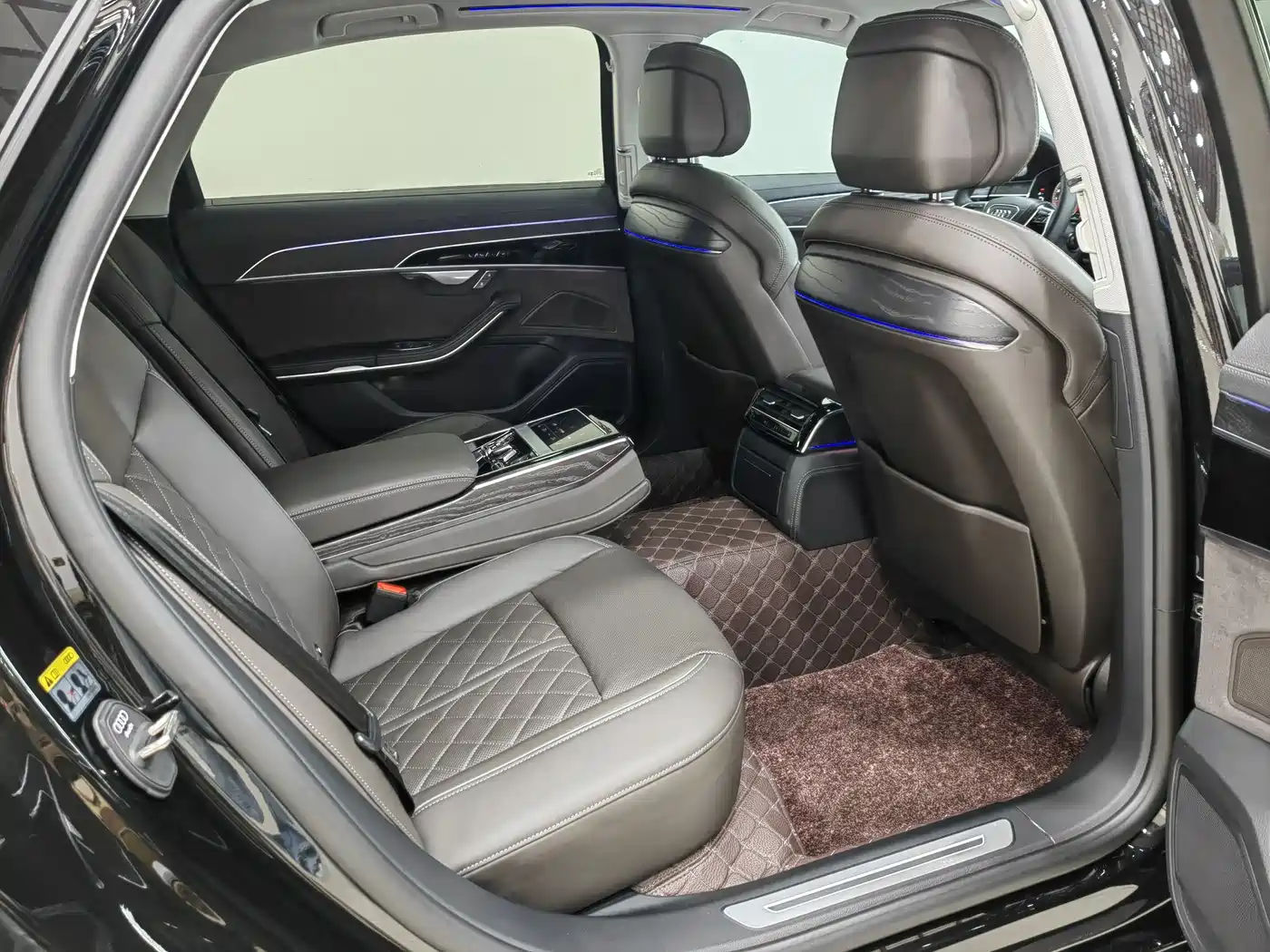 Audi A8 2025 A8L 50 TFSI quattro Exclusive Selection фото 17