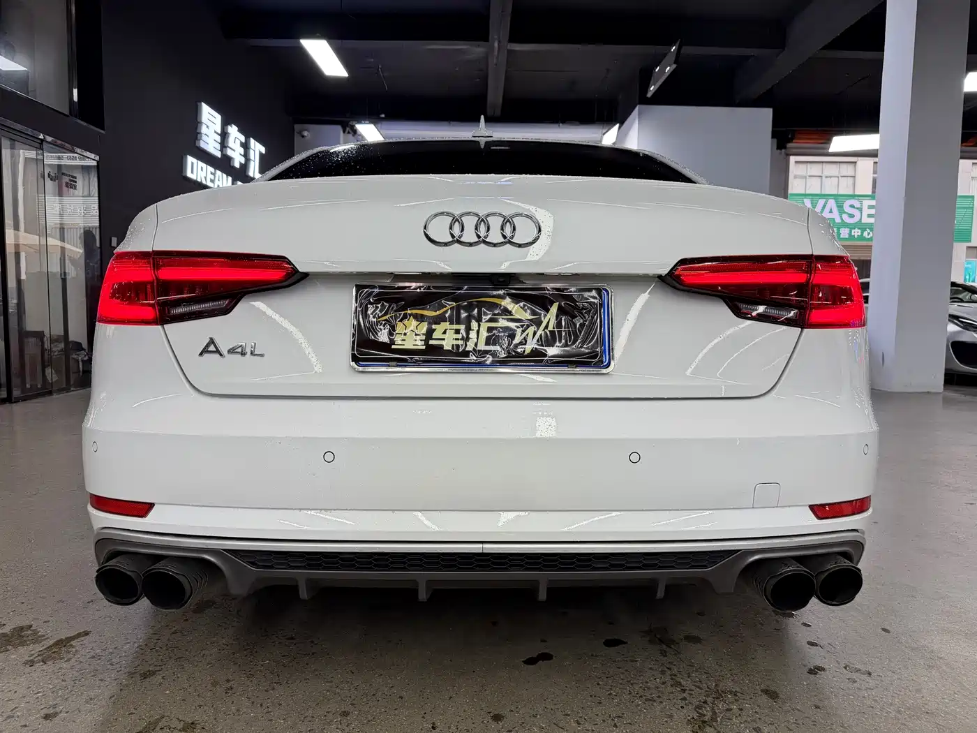 Фото 11 - Audi A4L