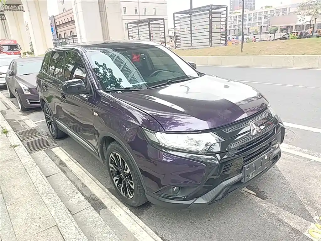 MITSUBISHI OUTLANDER