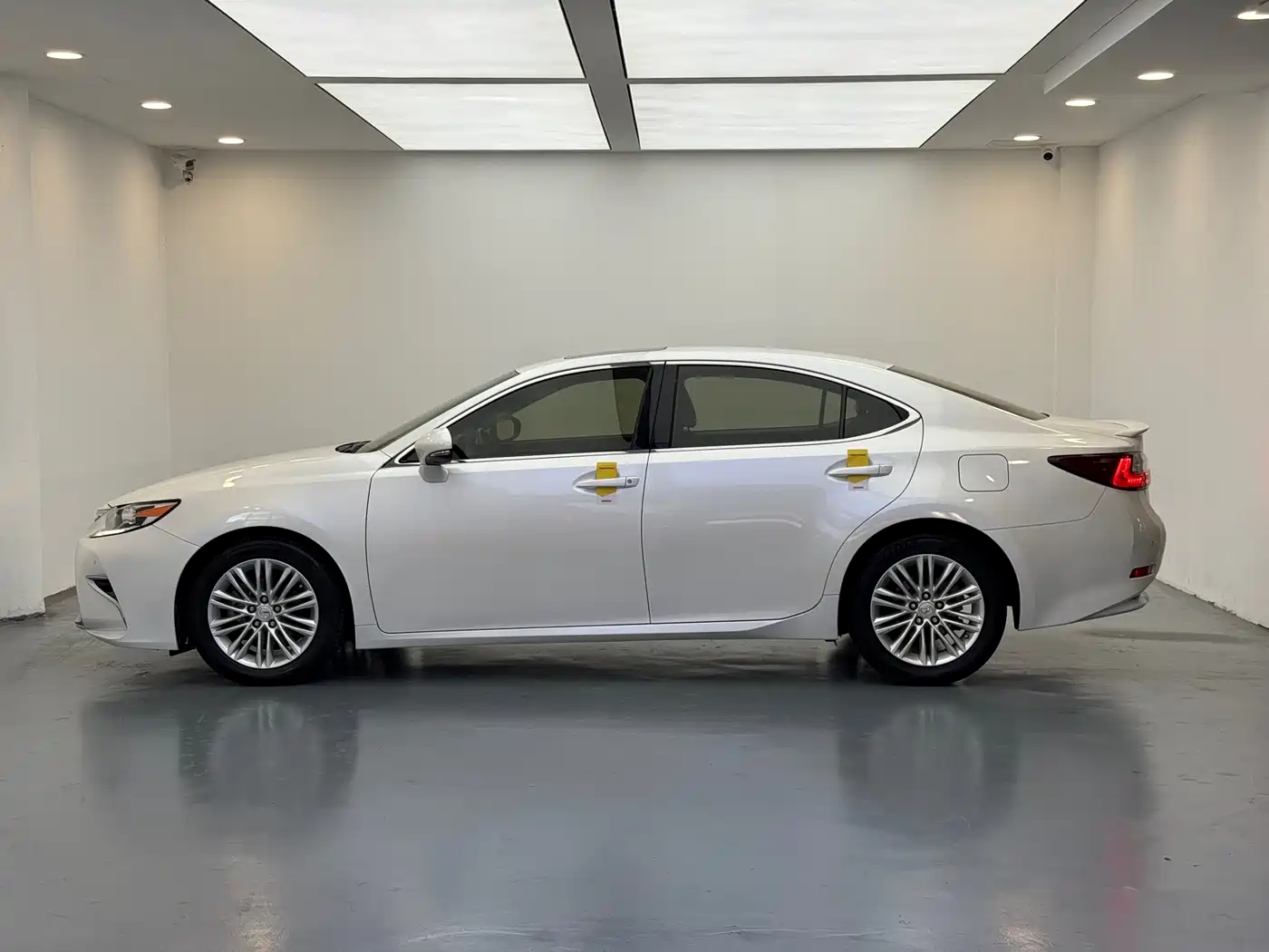 Lexus ES 2015 200 Elite Edition фото 16