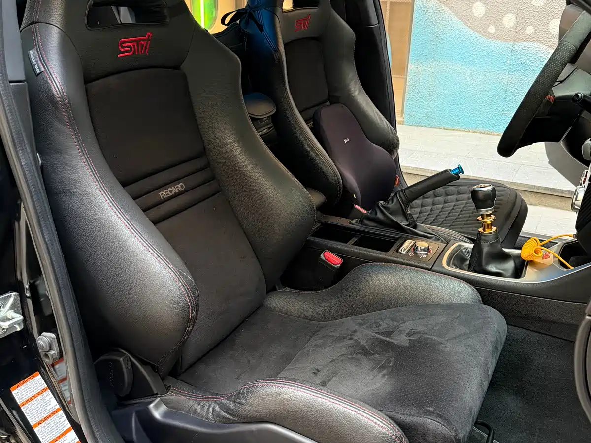 Subaru Impreza 2011 2.5T WRX STi Sedan фото 13