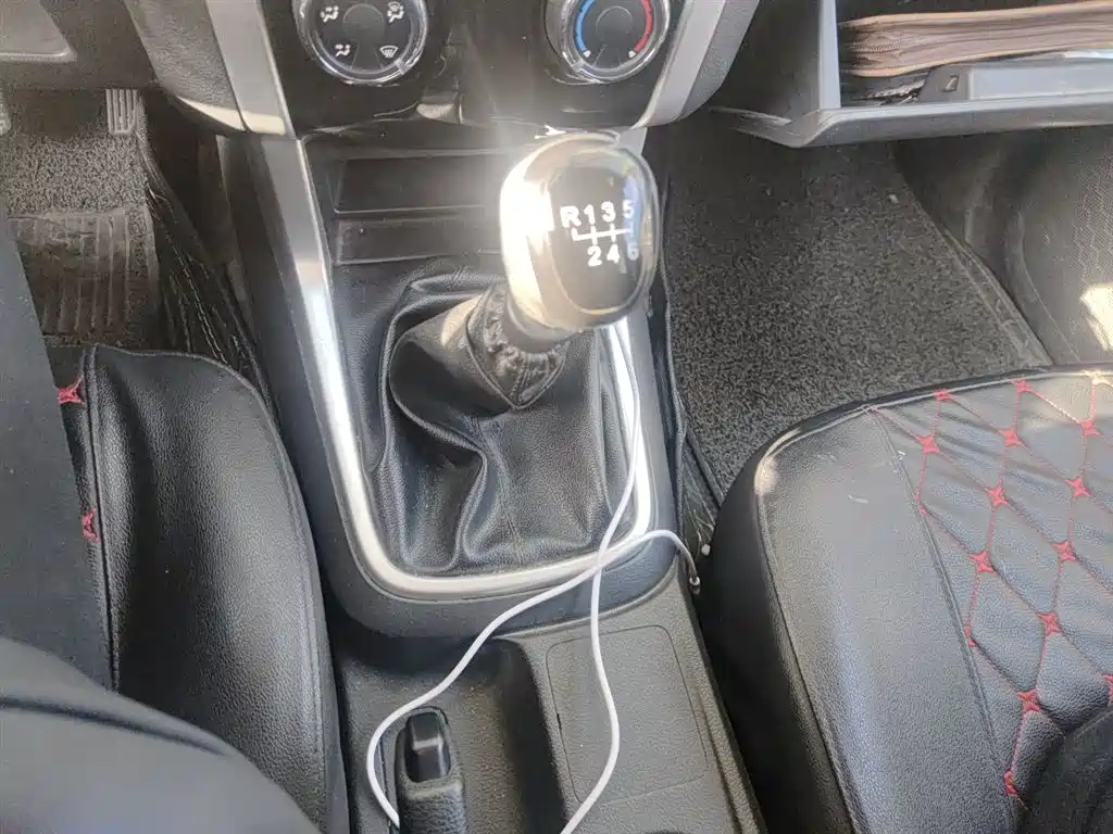 Isuzu Lingtuo 2019 2018 2.5T 2WD Base Model JE4D25Q5A