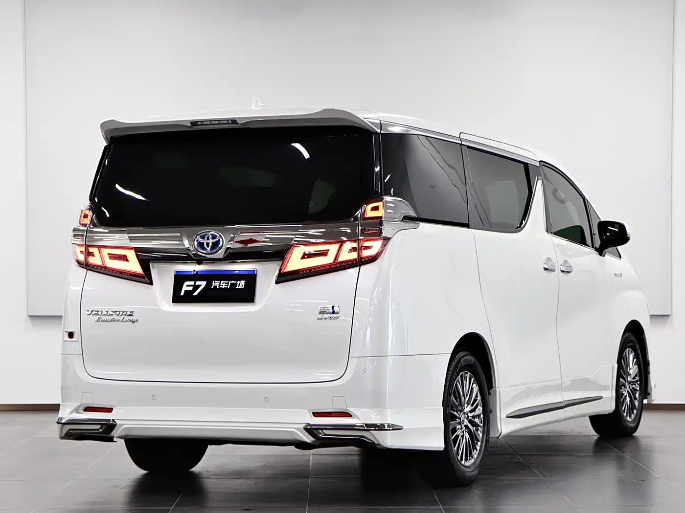 Toyota Vellfire 2020 Twin Engine 2.5L HV Premium Edition фото 6