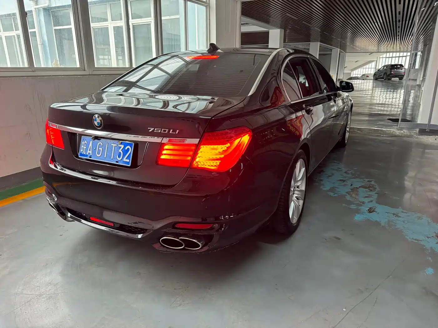 BMW 7 Series 2011 750Li xDrive фото 4