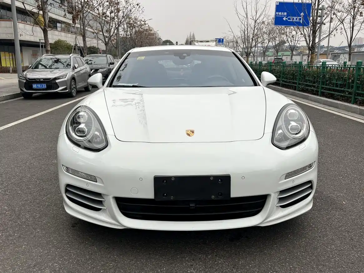 صورة 2 - Porsche Panamera
