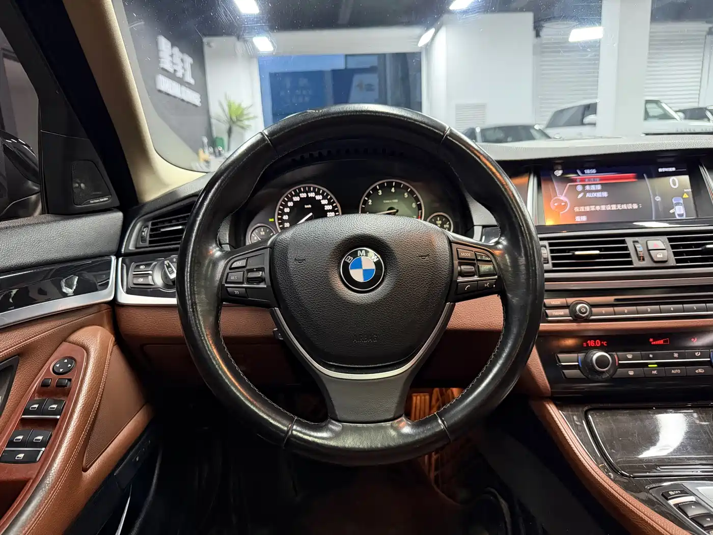 BMW 5 Series 2014 520Li Elegance фото 8