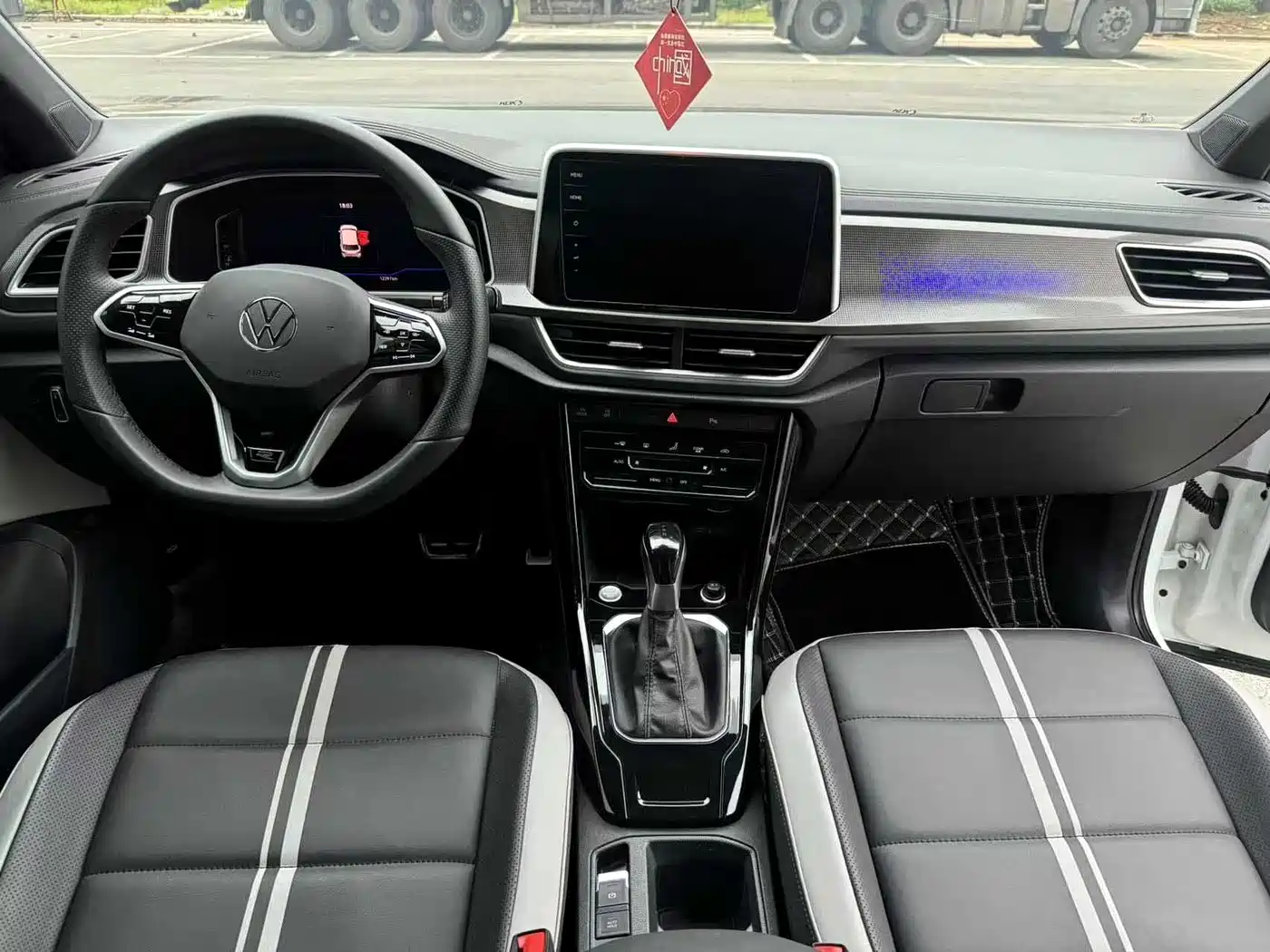 Volkswagen T-ROC 2024 300TSI DSG 2WD Morning Light Edition фото 13