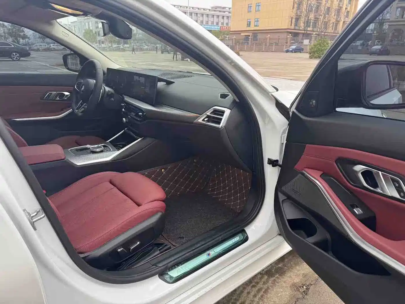 BMW 3 Series 2025 330Li M Sport Night Edition фото 4
