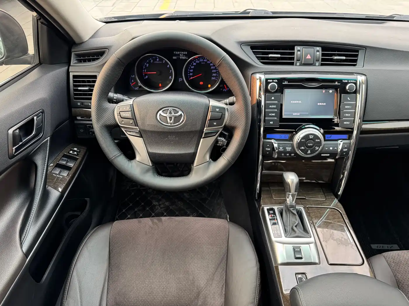 Toyota Reiz 2013 2.5V Premium Edition фото 14