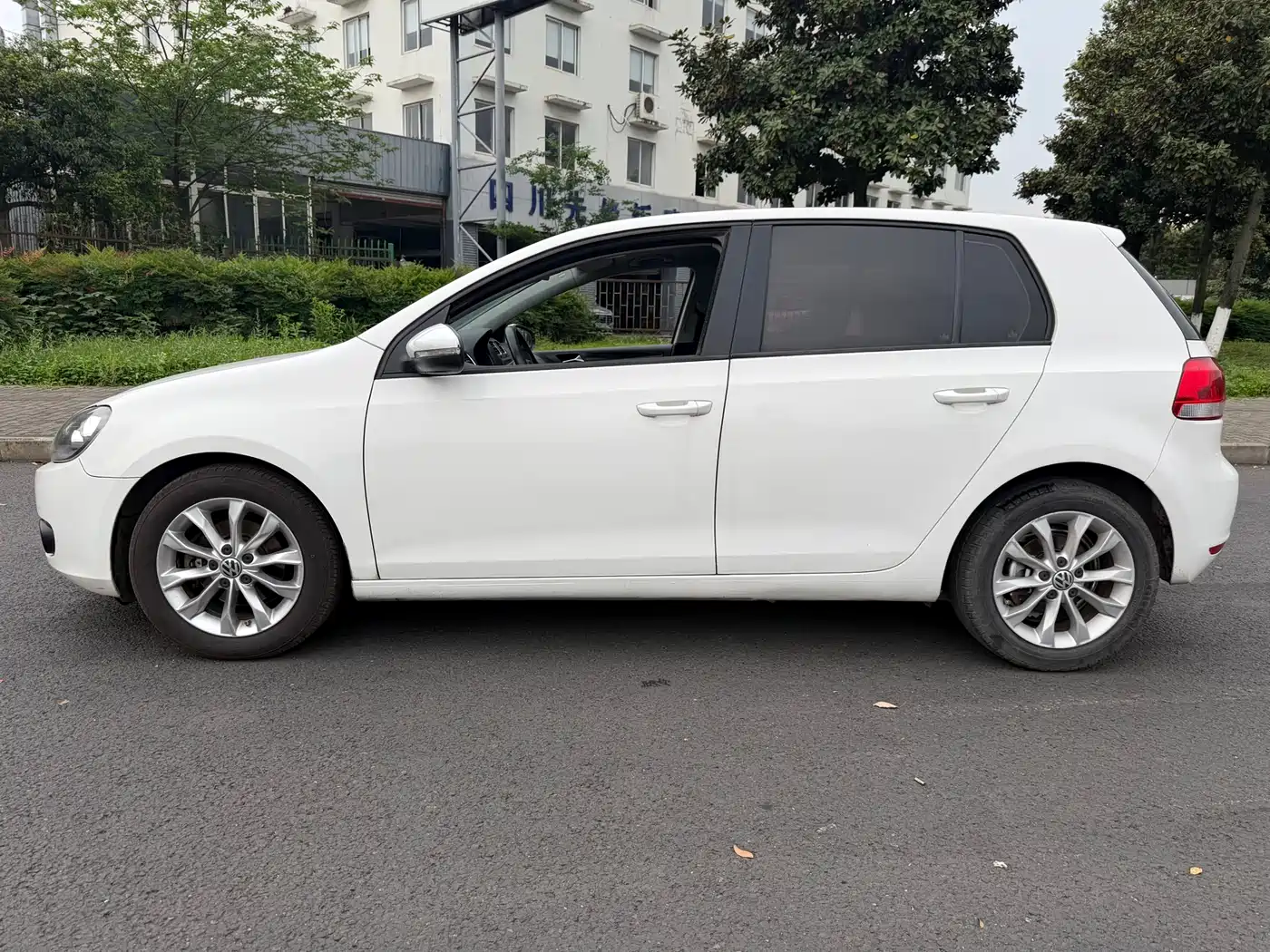 Volkswagen Golf 2012 1.6 Automatic Comfort Type фото 3