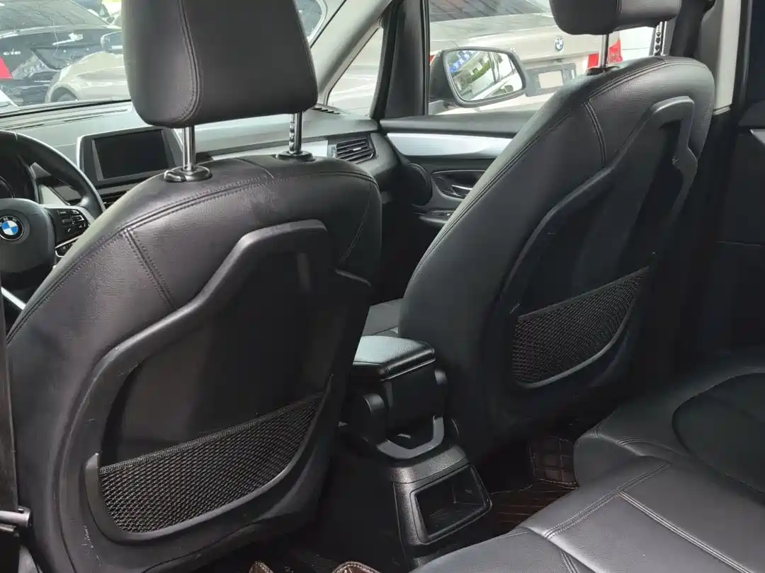 BMW 2 Series Gran Tourer 2018 220i Luxury Line фото 9