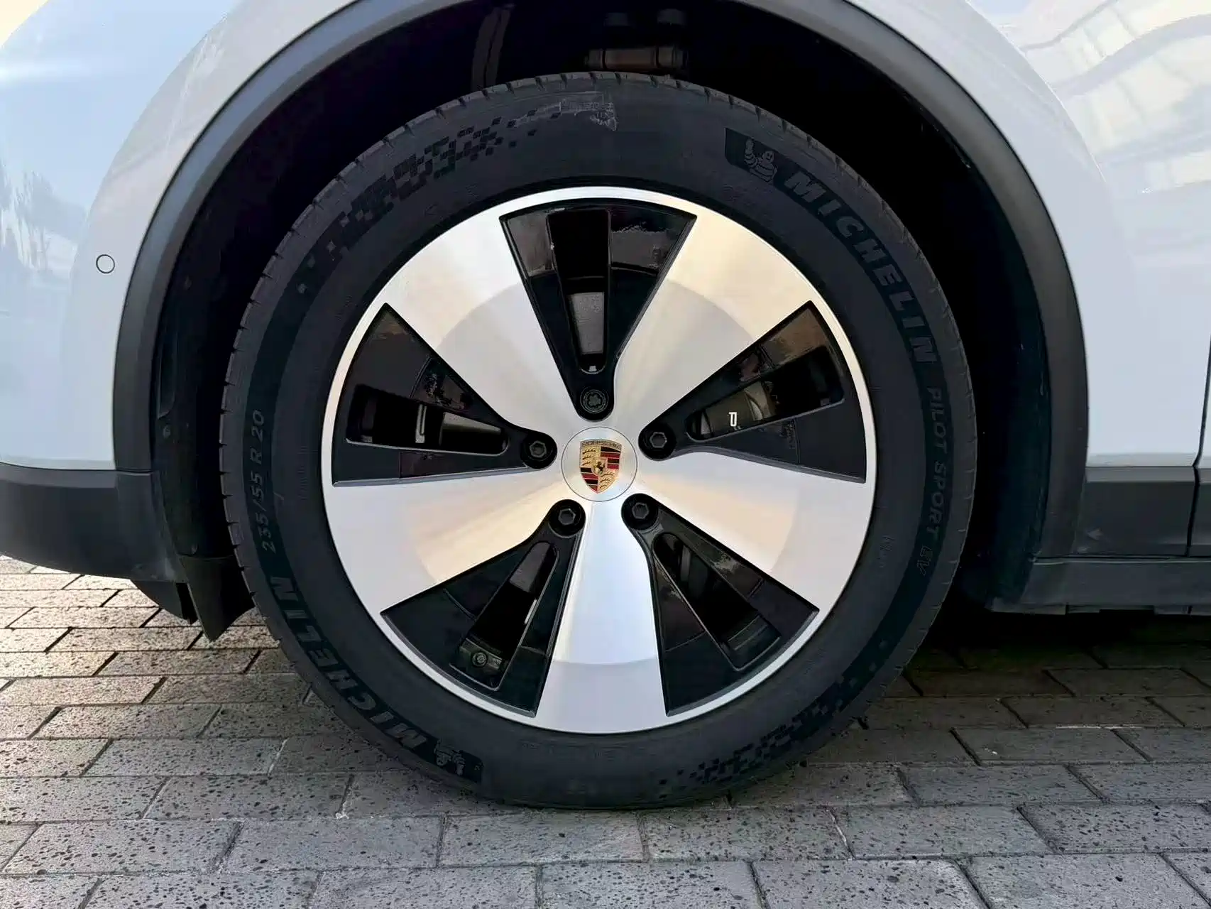 Фото 7 - Porsche Macan EV