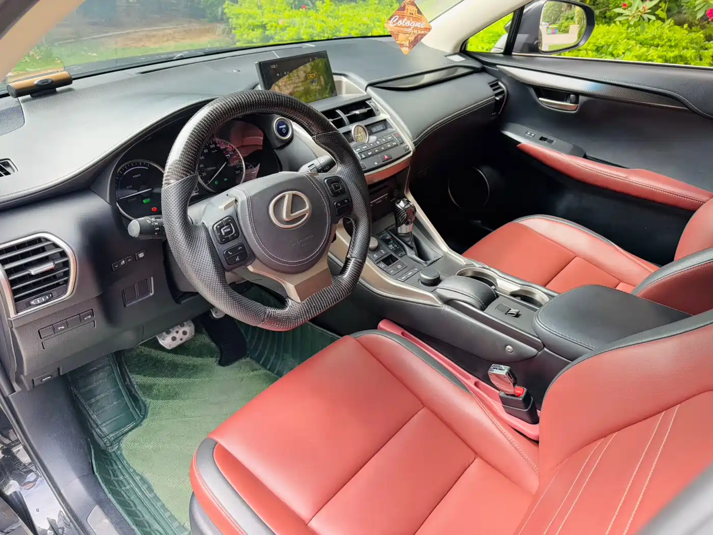 Lexus NX 2017 300h FWD Sharp Style Edition фото 10