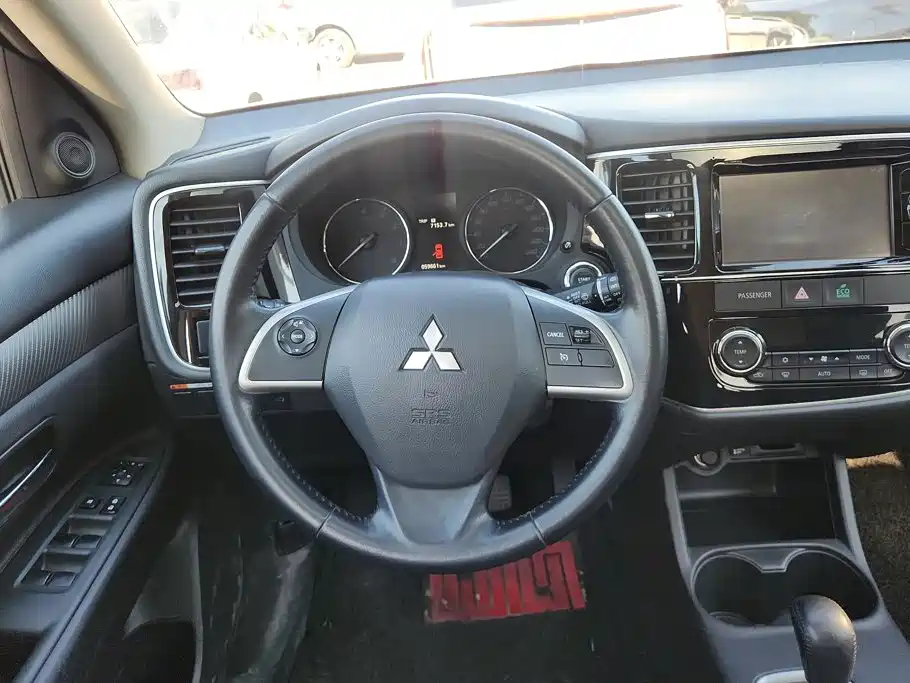 Mitsubishi Outlander (Import) 2015 2014 2.4L 4WD Luxury Value Edition 5-seater