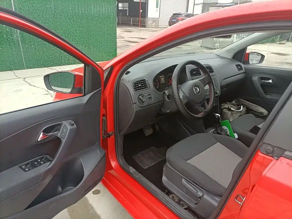 Volkswagen Polo 2016 1.4L Automatic Trend фото 16