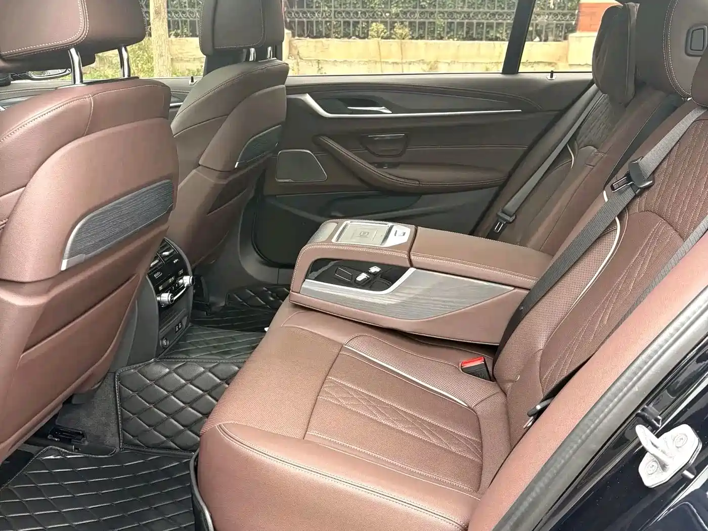 Photo 6 - BMW 5 Series