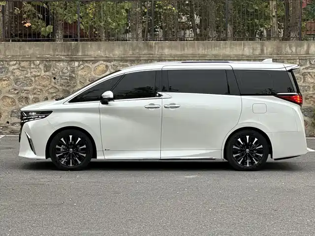 Toyota Alphard, фото 4