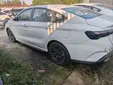 Фото 8 - Geely Binrui