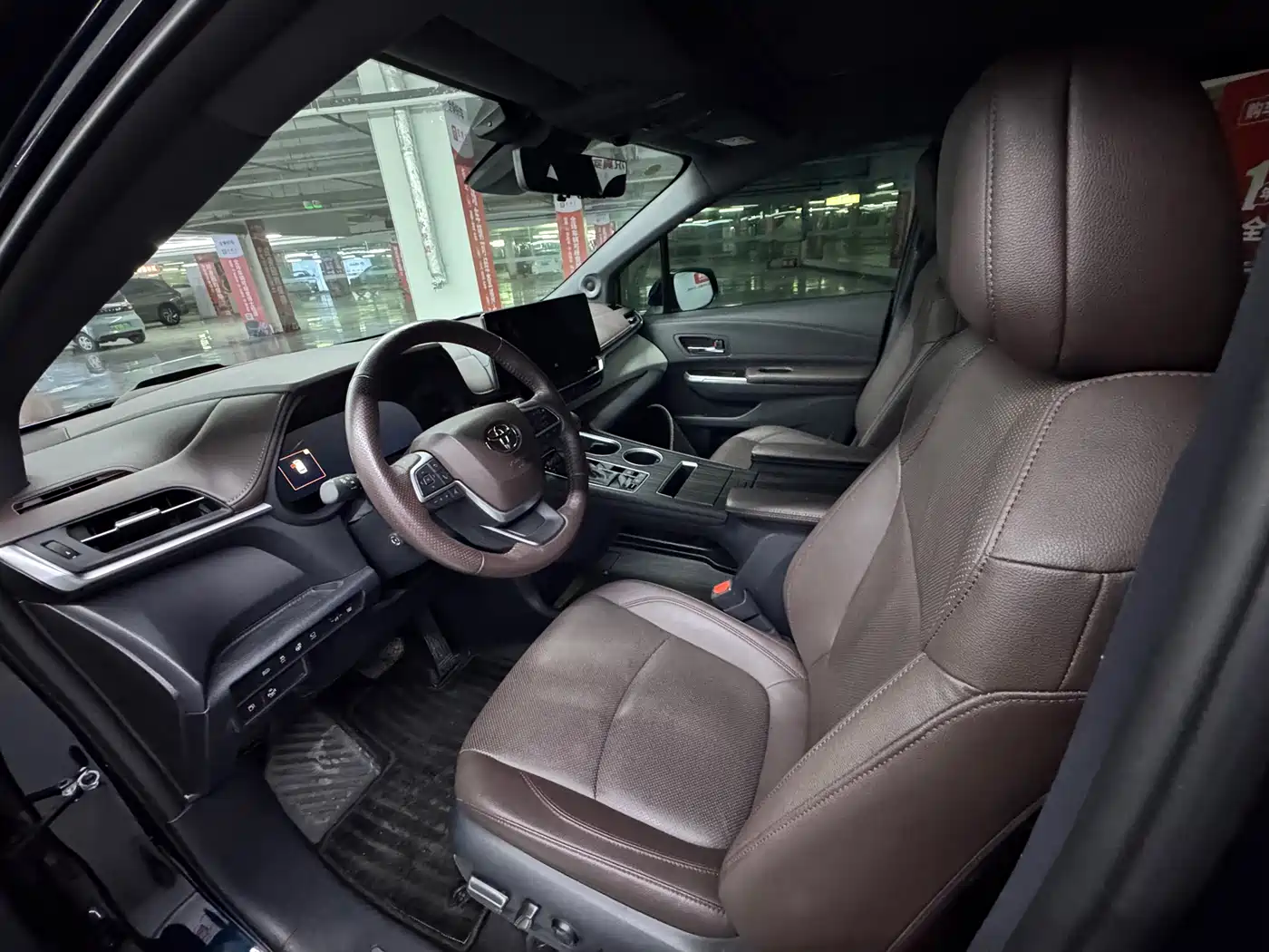 Toyota Granvia 2023 2.5L Hybrid Flagship VIP Edition фото 8