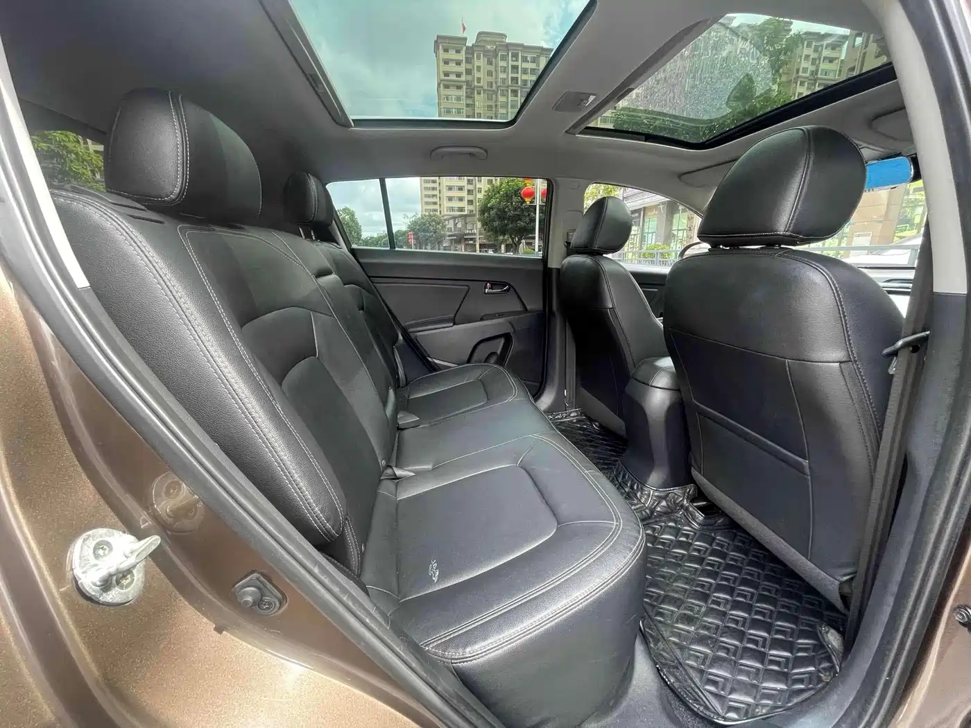 Kia Sportage 2012 2.0L Automatic 2WD NAVI Edition фото 14