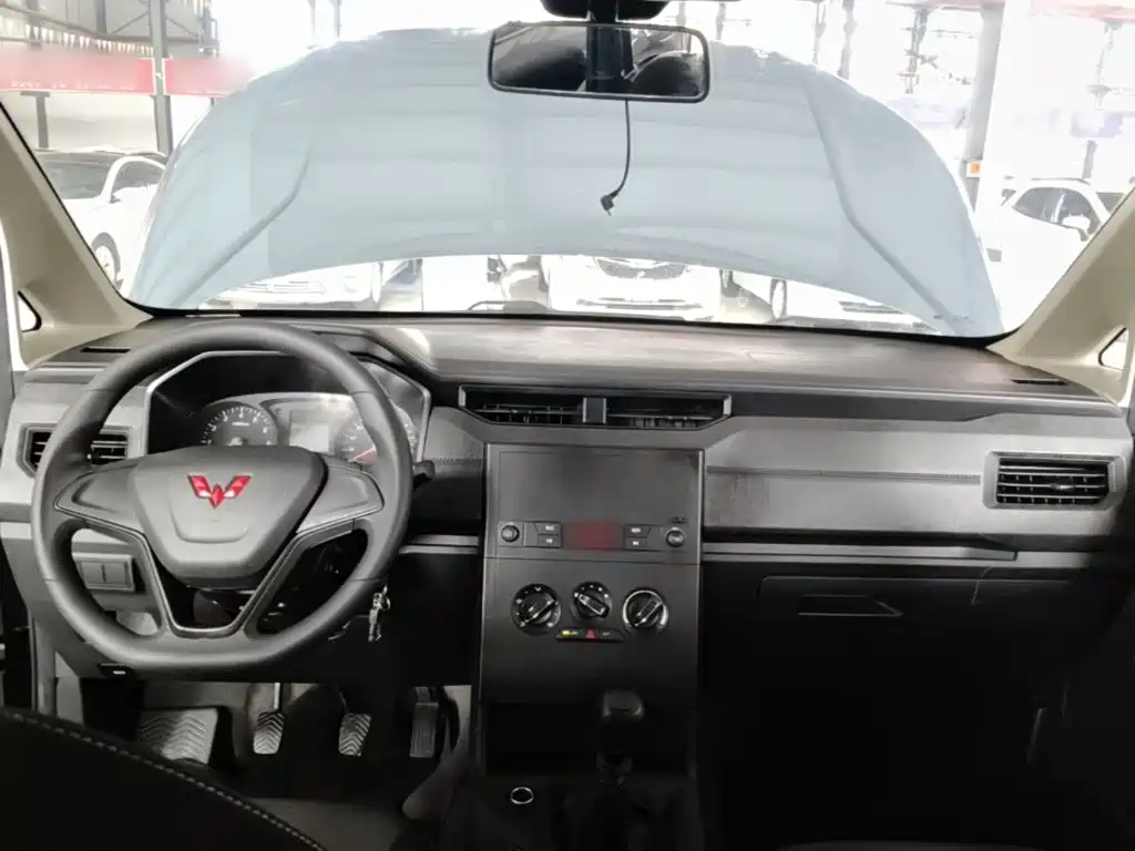 صورة 10 - Wuling Motors Wuling Hongguang PLUS