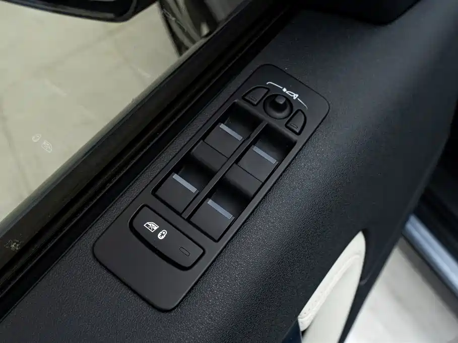 Land Rover Discovery Sport 2020 249PS R-Dynamic Performance фото 26