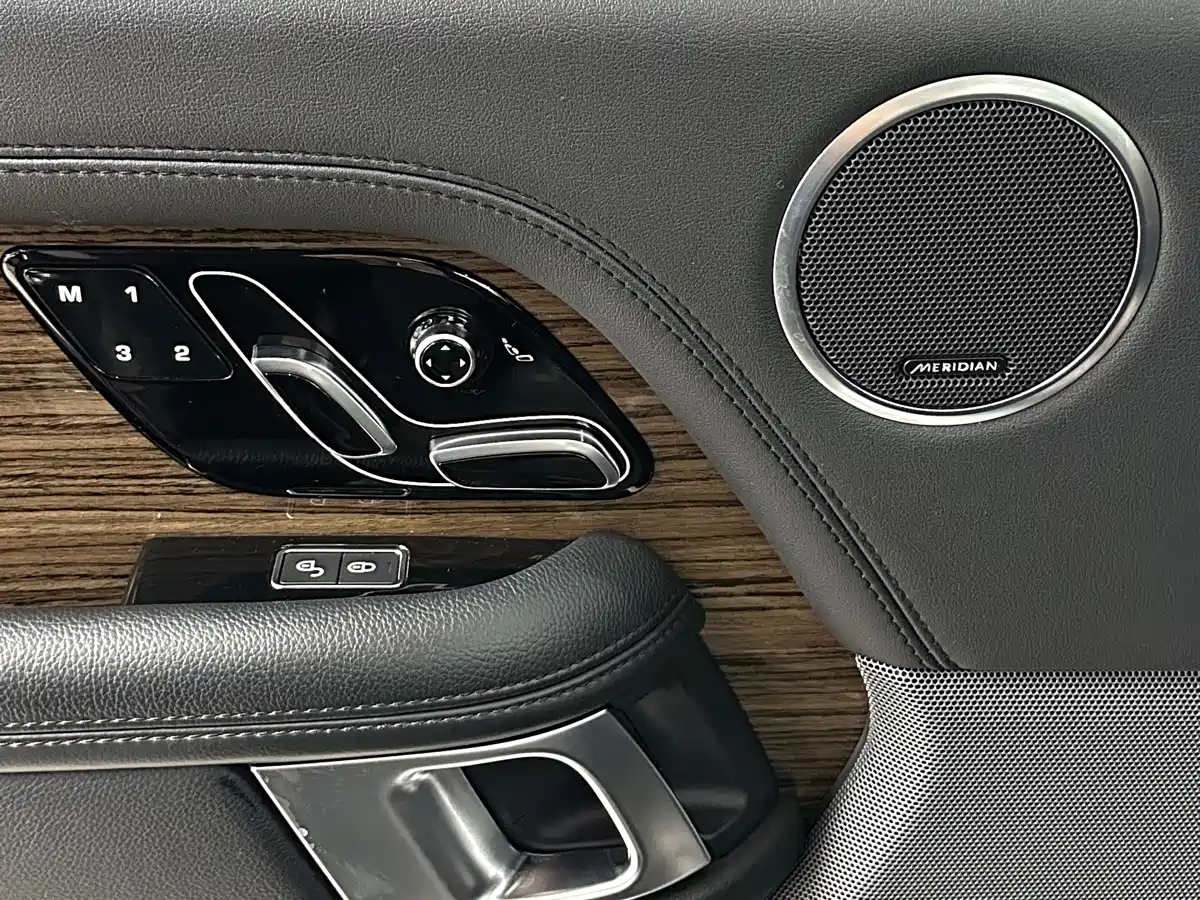 Land Rover Range Rover 2019 3.0 SC V6 Golden Age Edition фото 17