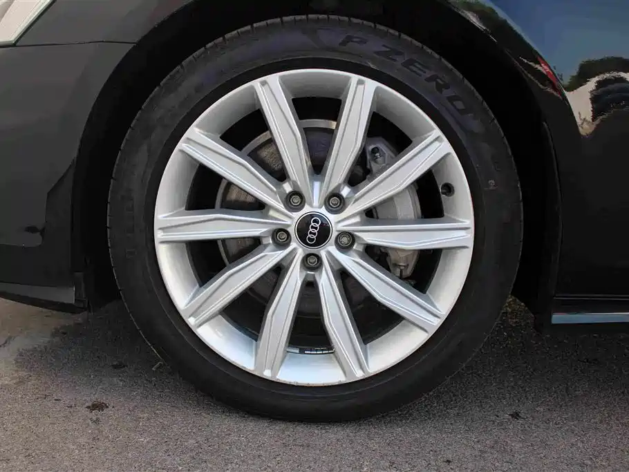 Фото 8 - Audi A6L