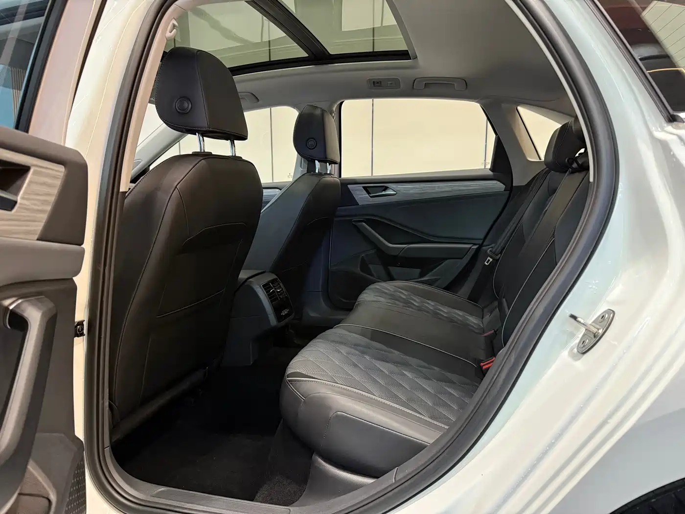 Volkswagen Sagitar 2024 300TSI DSG Surpass Edition фото 6
