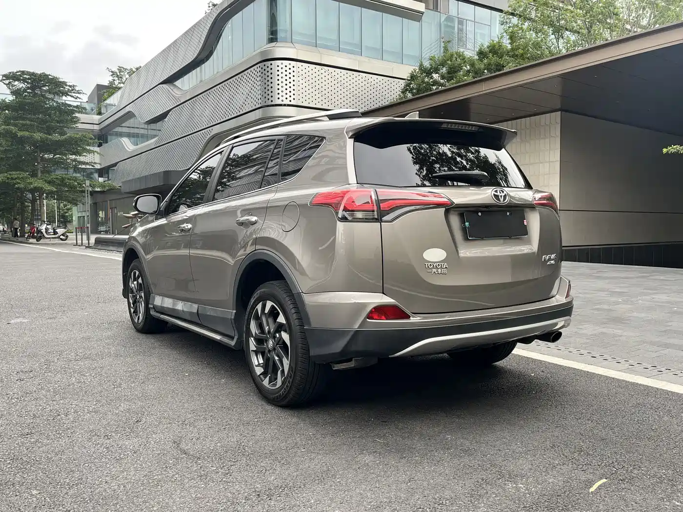 Toyota RAV4 Rongfang 2016 2.5L Automatic 4WD Elite фото 5