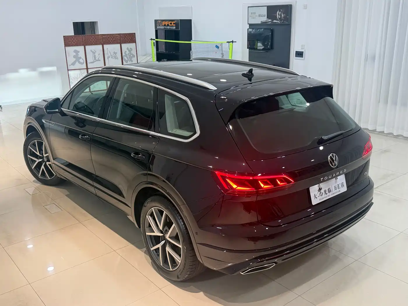 VOLKSWAGEN TOUAREG