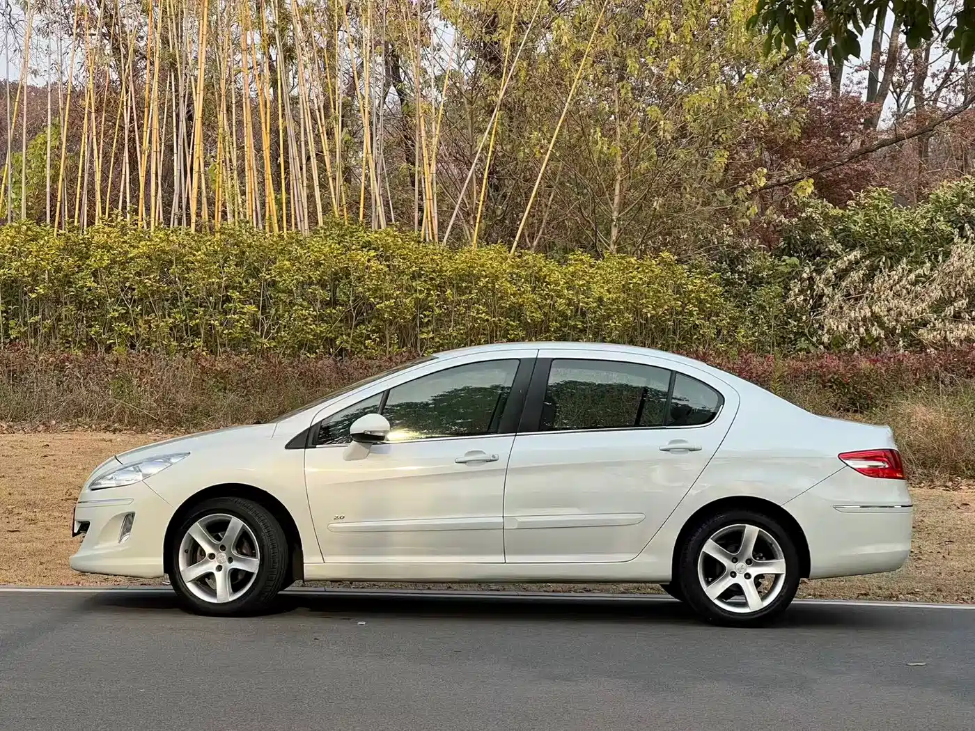 Peugeot 408 2013 2.0L Automatic Comfort Edition фото 5