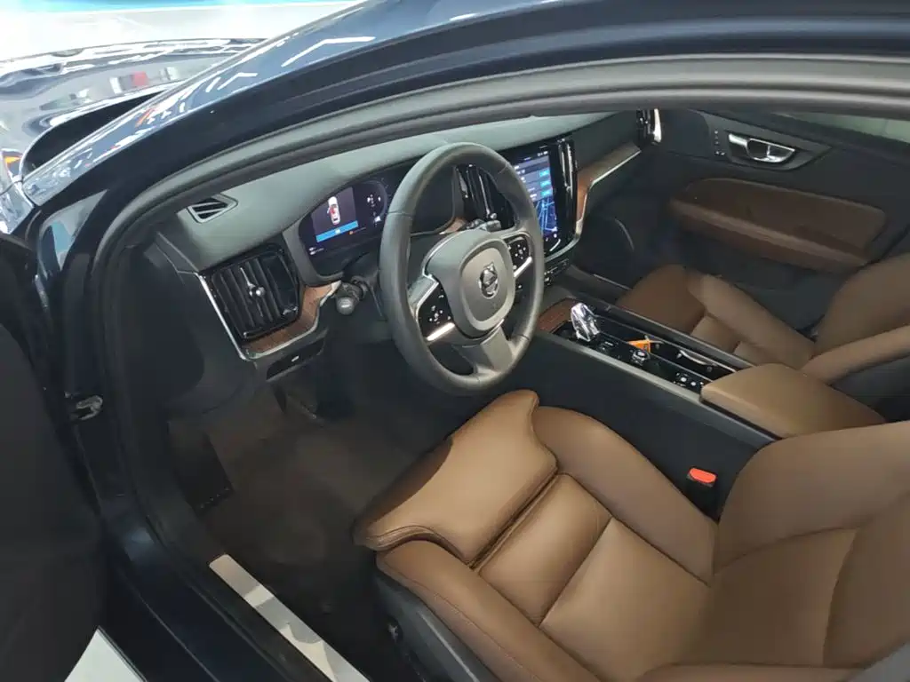Volvo V60 2024 2023 B5 Smart Luxury Enjoyment Edition