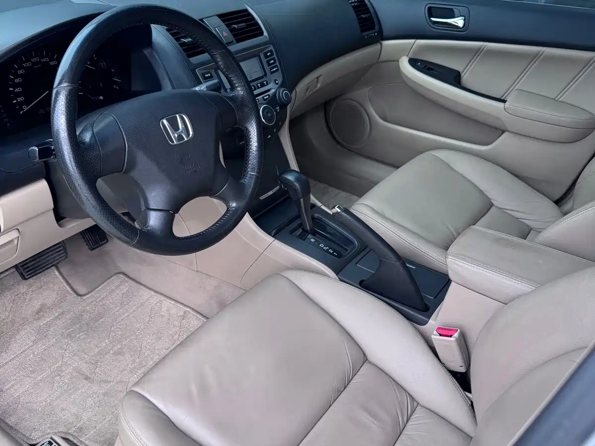 Фото 10 - Honda Accord
