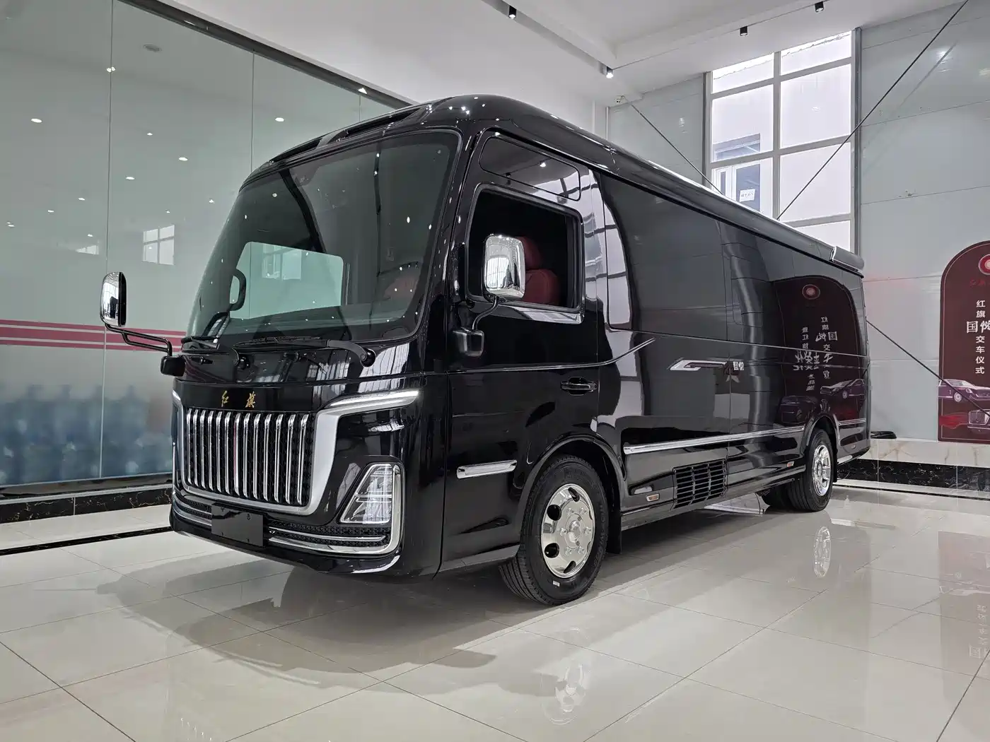 Hongqi Guoyue 2024 3.0T Flagship Edition 17-seater фото 3