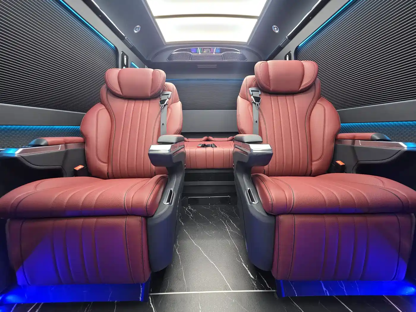 Hongqi Guoyue 2024 3.0T Flagship Edition 17-seater фото 7