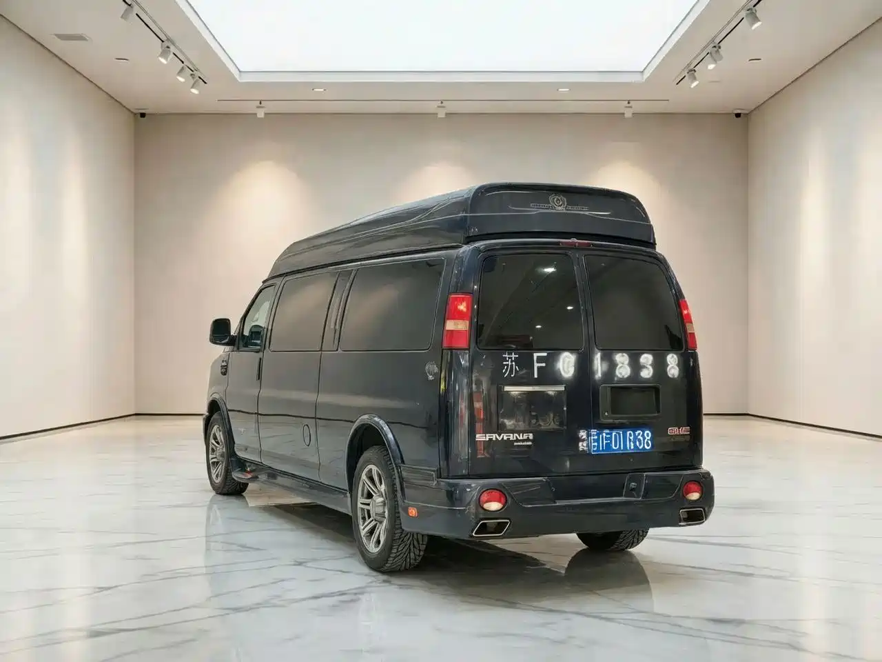 GMC Savana 2016 2014 6.0L Long Wheelbase Leader Edition