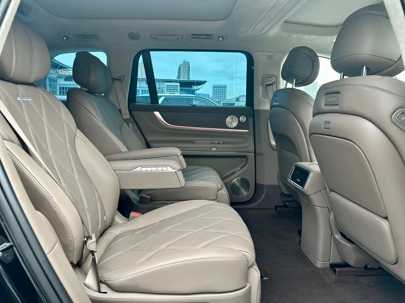 AITO Wenjie AITO M9 2025 Extended Range Ultra 52kWh 6-Seater фото 17