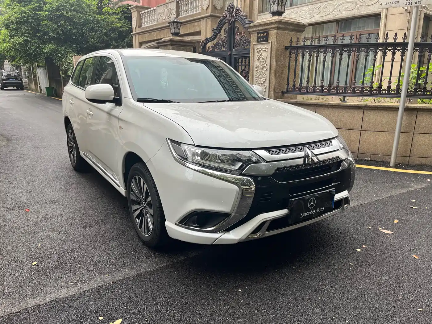 MITSUBISHI OUTLANDER