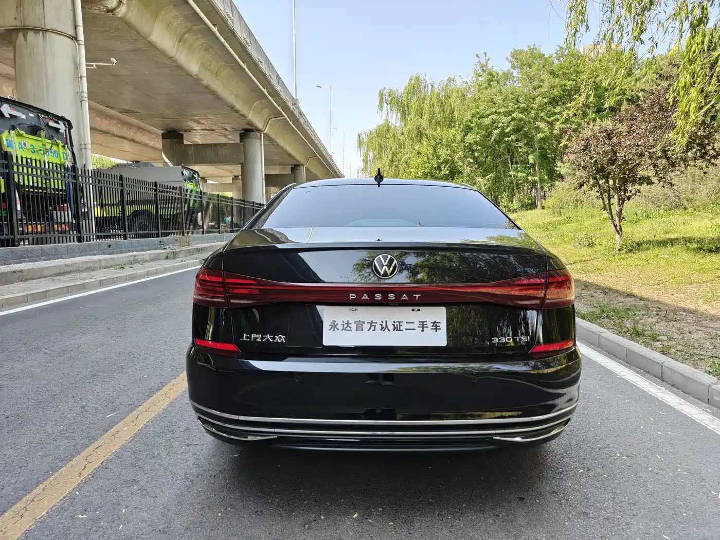 Volkswagen Passat 2023 330TSI Starlight Luxury Edition фото 4