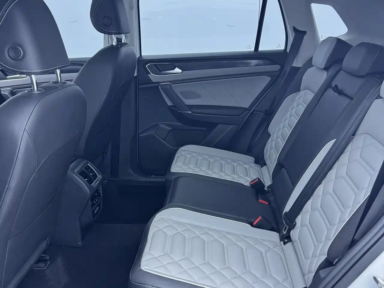 Volkswagen Tayron 2023 280TSI 2WD Luxury Plus Advanced Edition фото 10