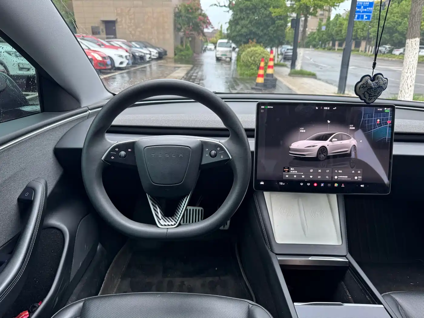 Фото 12 - Tesla Model 3