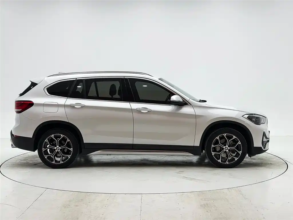 BMW X1 2022 sDrive20Li Fashion фото 9