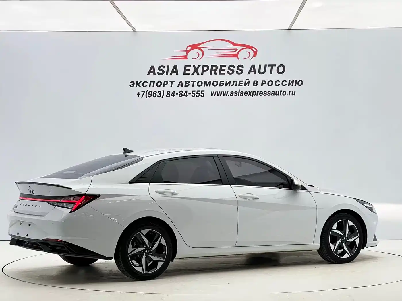 Hyundai Elantra 2022 1.5L CVT LUX Premium Edition фото 4
