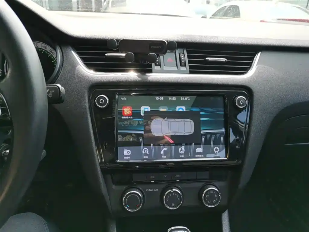 Škoda Octavia 2018 1.6L Automatic Luxury фото 13