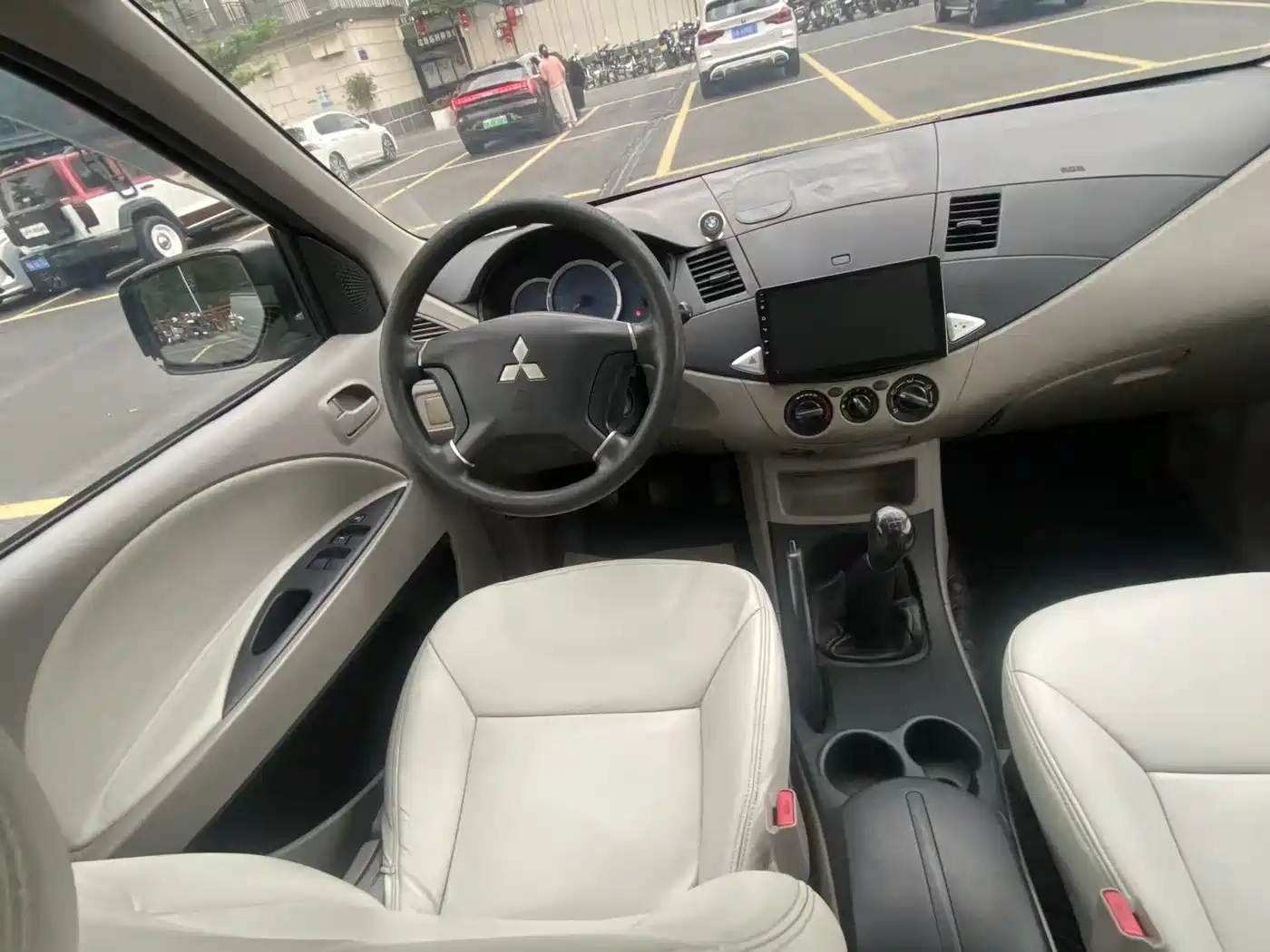 Mitsubishi Zinger 2011 2.0L Manual Luxury фото 18