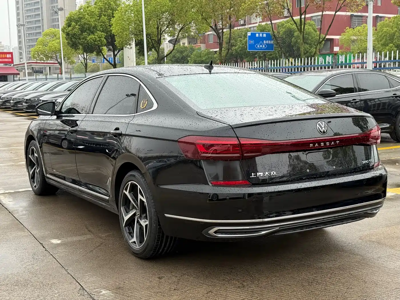 Volkswagen Passat 2024 380TSI Starlight Luxury Edition фото 5
