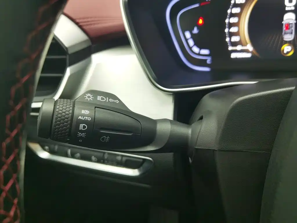 Фото 21 - Geely Coolray