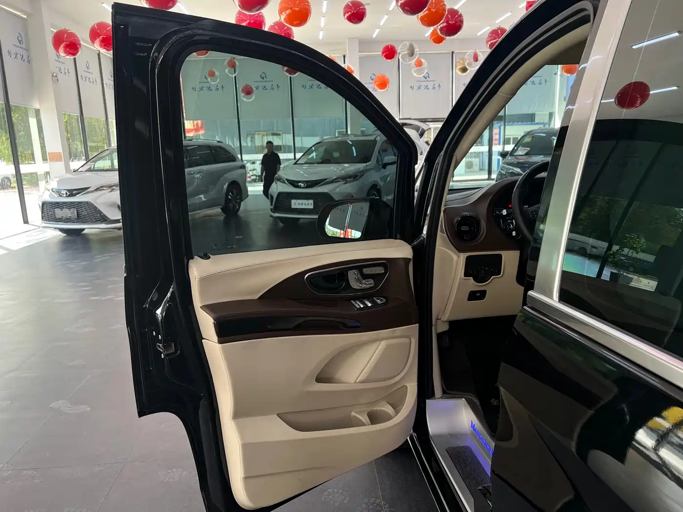 Mercedes-Benz Vito 2021 2.0T Elite 7-Seater фото 12